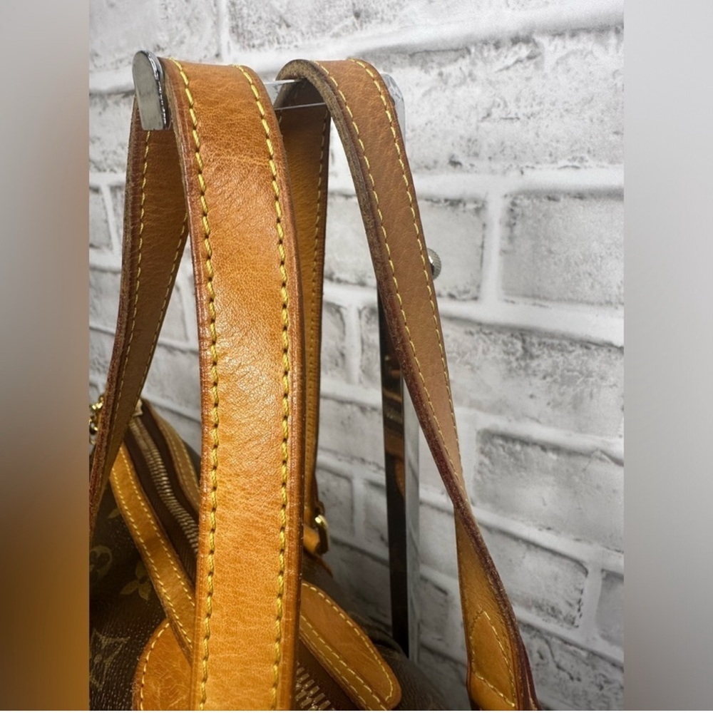 Louis Vuitton Monogram Canvas Palermo PM zip-top closure, detachable strap. - Picture 7 of 12